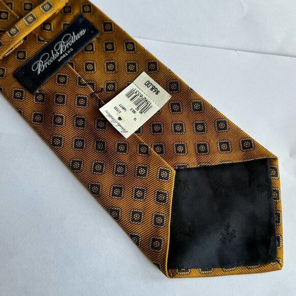 NWT Brooks Brothers Gold Blue Geometric Pattern Silk Tie USA Made - Picture 4 of 5